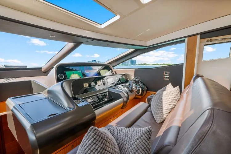 Slide: The Image of 2010 Sunseeker Predator 84 - Image 32 - 32