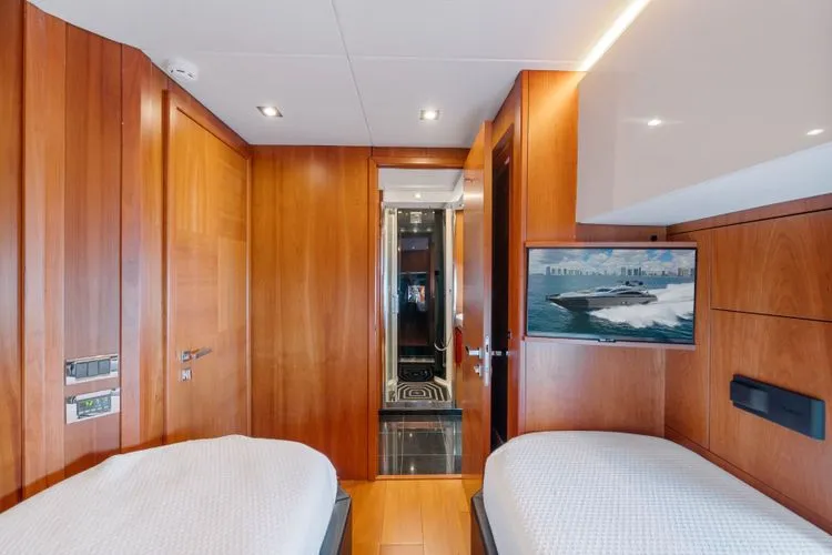 Slide: The Image of 2010 Sunseeker Predator 84 - Image 41 - 41