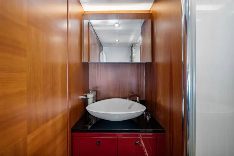 Slide: The Image of 2010 Sunseeker Predator 84 - Image 43 - 43