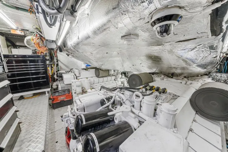 Slide: The Image of 2010 Sunseeker Predator 84 - Image 87 - 87