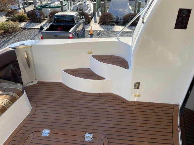 Slide: The Image of 2006 Carver 560 Voyager - Image 15 - 15