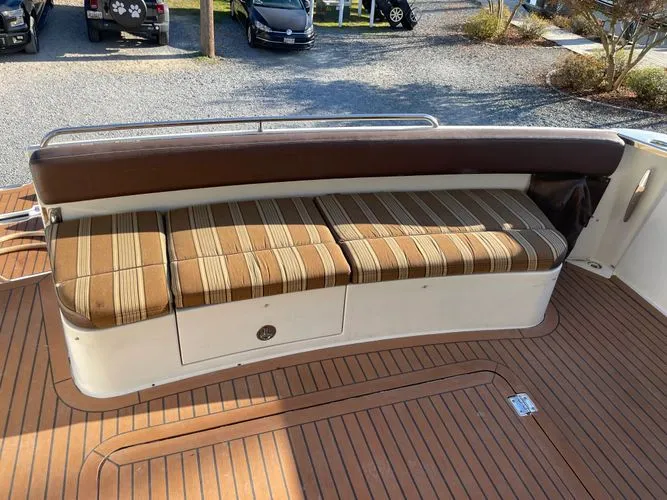 Slide: The Image of 2006 Carver 560 Voyager - Image 16 - 16