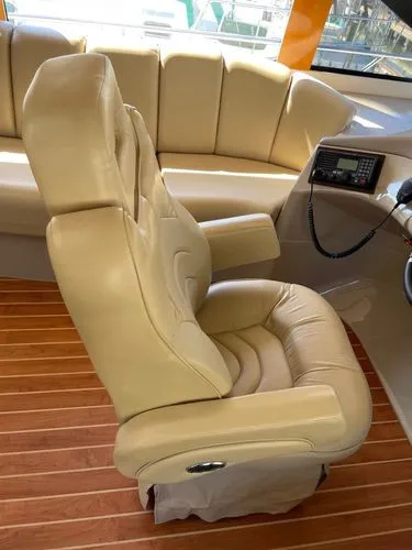 Slide: The Image of 2006 Carver 560 Voyager - Image 25 - 25