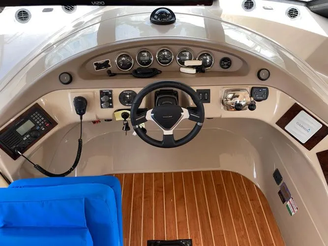 Slide: The Image of 2006 Carver 560 Voyager - Image 26 - 26