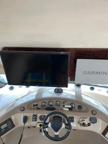 Slide: The Image of 2006 Carver 560 Voyager - Image 28 - 28