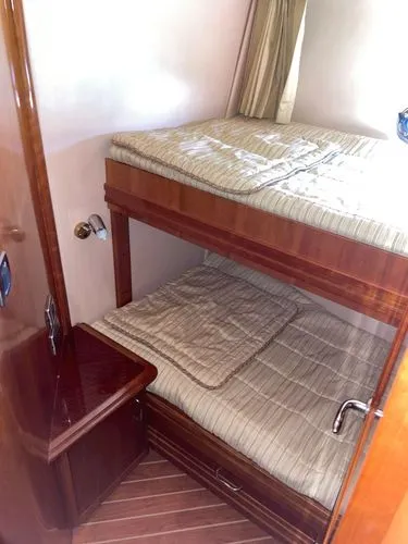 Slide: The Image of 2006 Carver 560 Voyager - Image 42 - 42