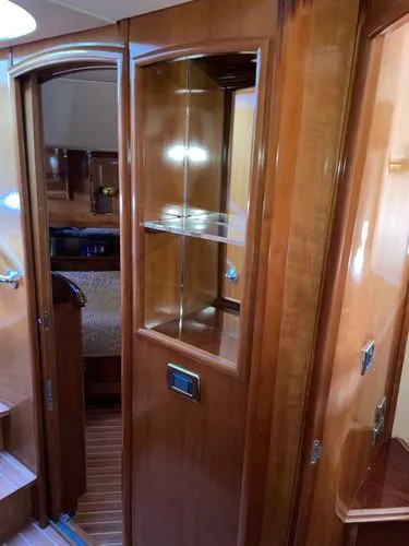 Slide: The Image of 2006 Carver 560 Voyager - Image 44 - 44