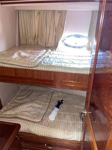 Slide: The Image of 2006 Carver 560 Voyager - Image 46 - 46