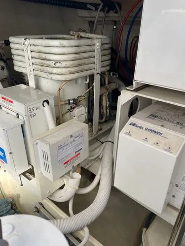 Slide: The Image of 2006 Carver 560 Voyager - Image 47 - 47