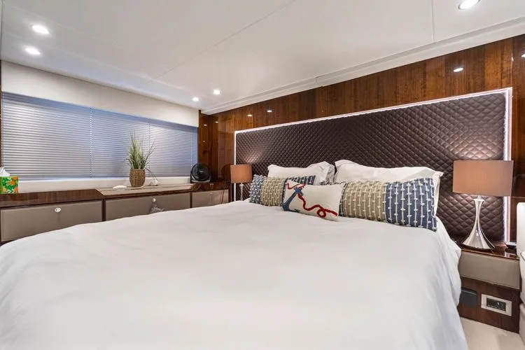 Slide: The Image of 2019 Fairline Squadron 53 - Image 32 - 32