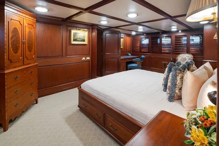 Slide: The Image of 1989 Delta Marine Flybridge Motoryacht - Image 78 - 78