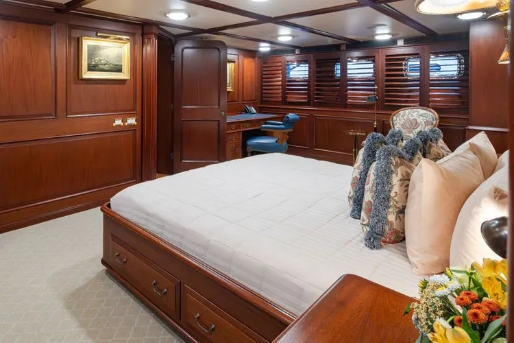 Slide: The Image of 1989 Delta Marine Flybridge Motoryacht - Image 79 - 79