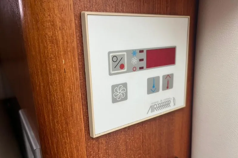 Slide: The Image of Control panel on 2005 Pursuit 3100 Offshore boat, featuring temperature and fan settings. - 41