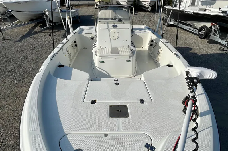 Slide: The Image of 2005 Sailfish 1900 BB Bay Boat with spacious deck and seating, ideal for fishing. - 10