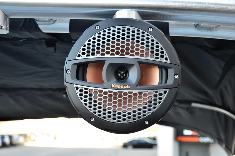 Slide: The Image of Klipsch speaker on 2024 MasterCraft XT22 T boat, featuring a sleek design. - 20