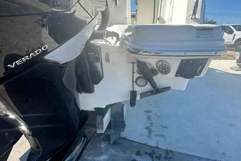 Slide: The Image of 2017 Boston Whaler 270 Vantage boat with Verado engine detail. - 50