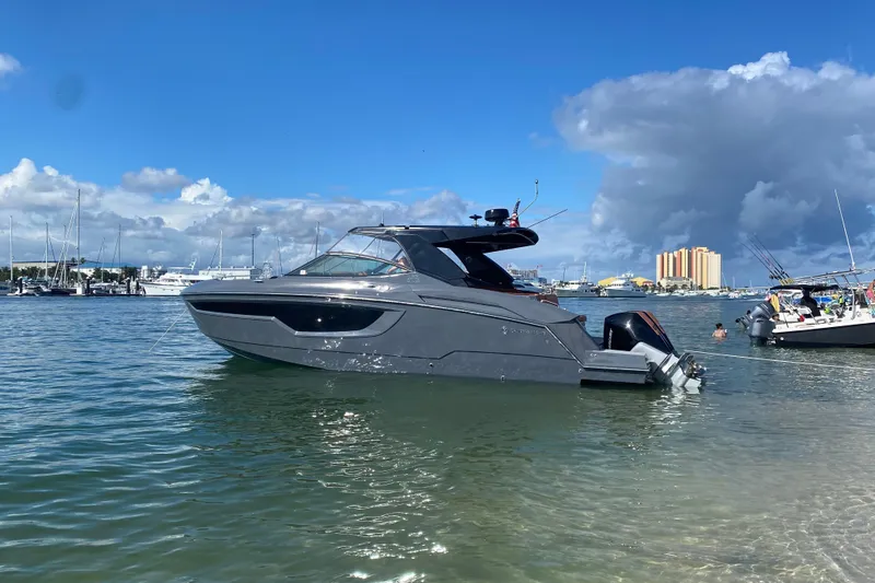 The Image of Cruisers 38 GLS OB 2022 - undefined