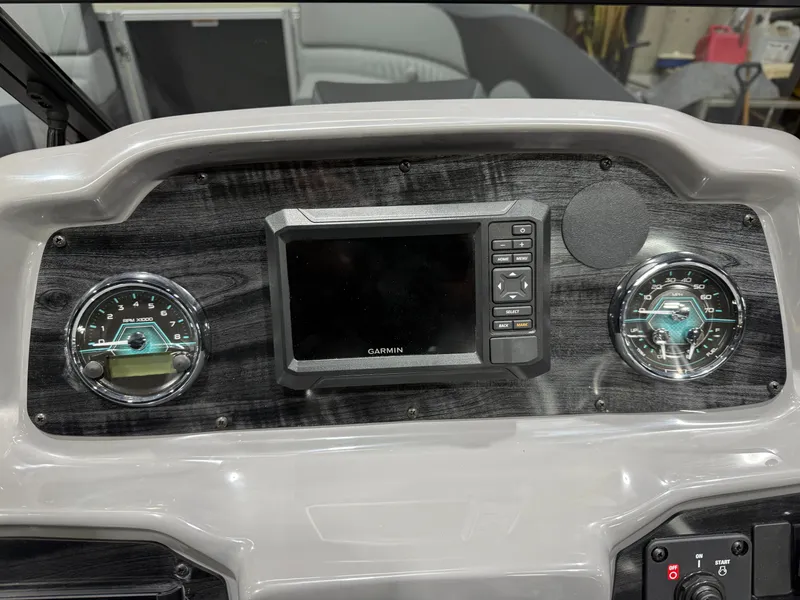 Slide: The Image of Tahoe LTZ 2385 Swingback (VRB) Windshield Tritoon & Honda 4-Stroke EFI 2026 - 14