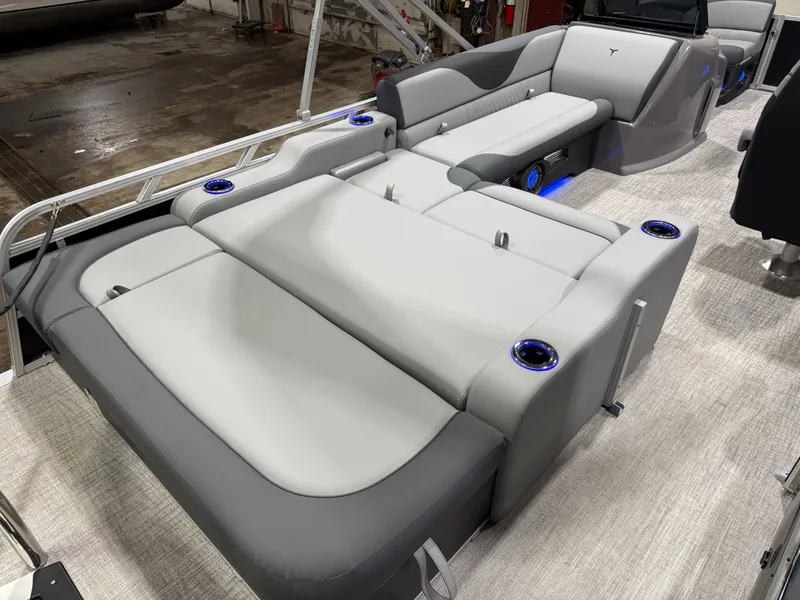 Slide: The Image of Tahoe LTZ 2385 Swingback (VRB) Windshield Tritoon & Honda 4-Stroke EFI 2026 - 22