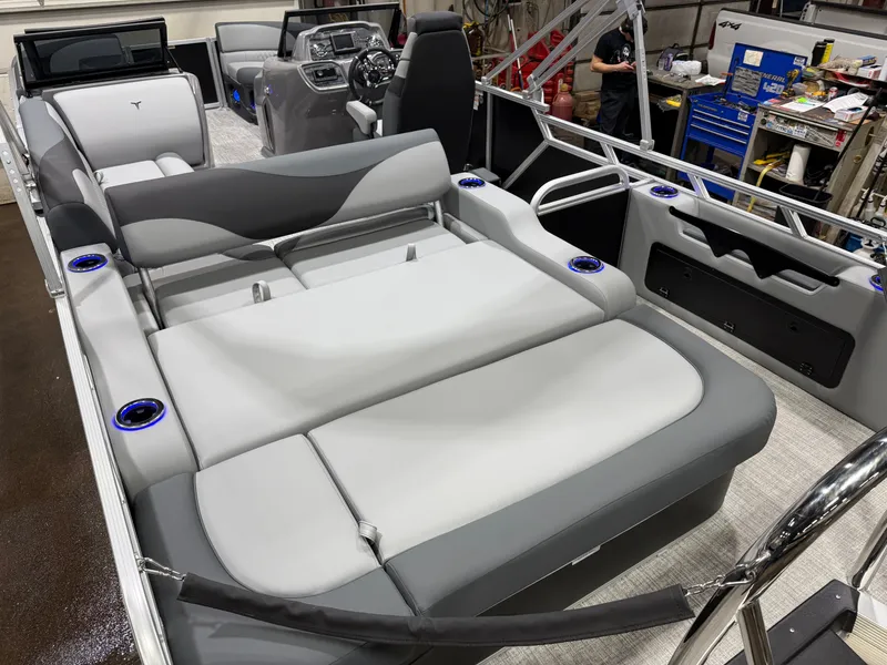 Slide: The Image of Tahoe LTZ 2385 Swingback (VRB) Windshield Tritoon & Honda 4-Stroke EFI 2026 - 24