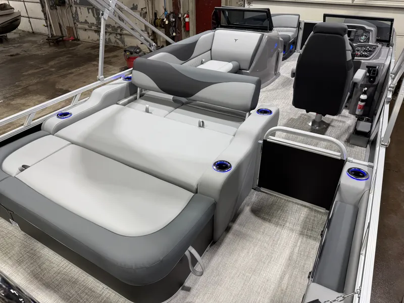 Slide: The Image of Tahoe LTZ 2385 Swingback (VRB) Windshield Tritoon & Honda 4-Stroke EFI 2026 - 25