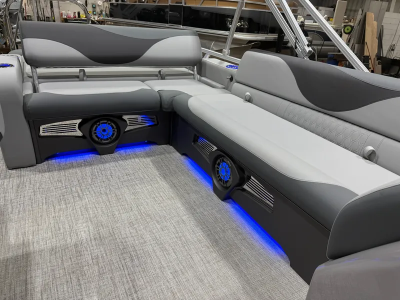 Slide: The Image of Tahoe LTZ 2385 Swingback (VRB) Windshield Tritoon & Honda 4-Stroke EFI 2026 - 28