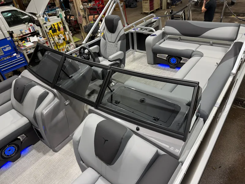 Slide: The Image of Tahoe LTZ 2385 Swingback (VRB) Windshield Tritoon & Honda 4-Stroke EFI 2026 - 3