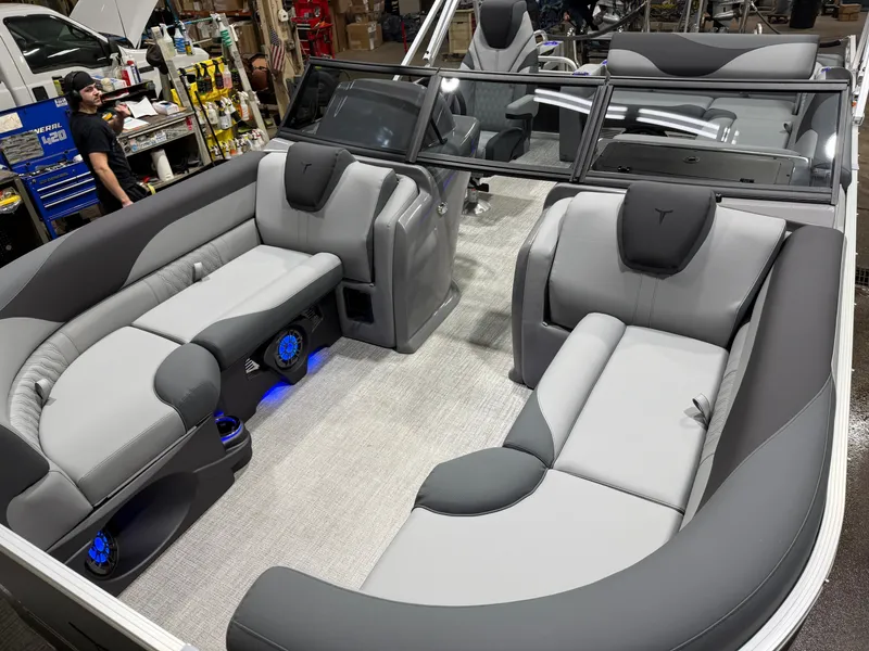 Slide: The Image of Tahoe LTZ 2385 Swingback (VRB) Windshield Tritoon & Honda 4-Stroke EFI 2026 - 32