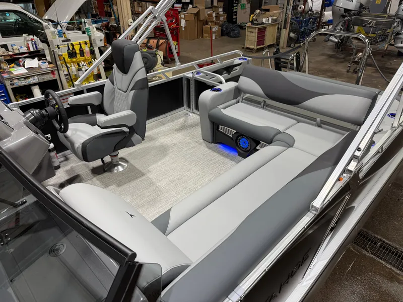 Slide: The Image of Tahoe LTZ 2385 Swingback (VRB) Windshield Tritoon & Honda 4-Stroke EFI 2026 - 4