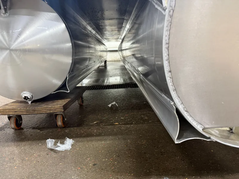 Slide: The Image of Tahoe LTZ 2385 Swingback (VRB) Windshield Tritoon & Honda 4-Stroke EFI 2026 - 47