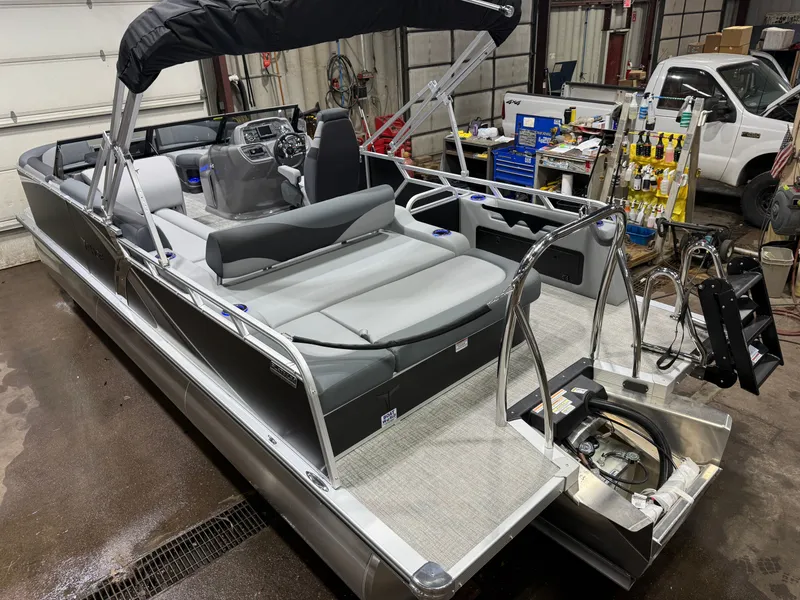 Slide: The Image of Tahoe LTZ 2385 Swingback (VRB) Windshield Tritoon & Honda 4-Stroke EFI 2026 - 54