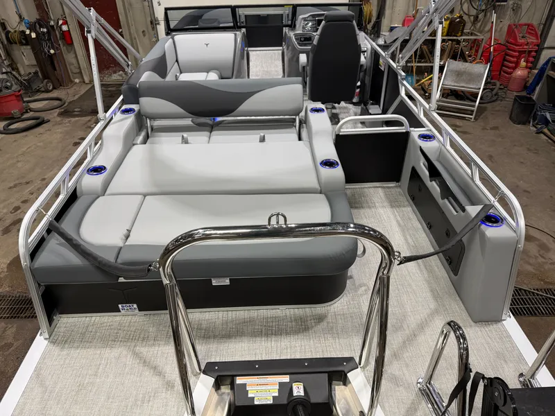 Slide: The Image of Tahoe LTZ 2385 Swingback (VRB) Windshield Tritoon & Honda 4-Stroke EFI 2026 - 6