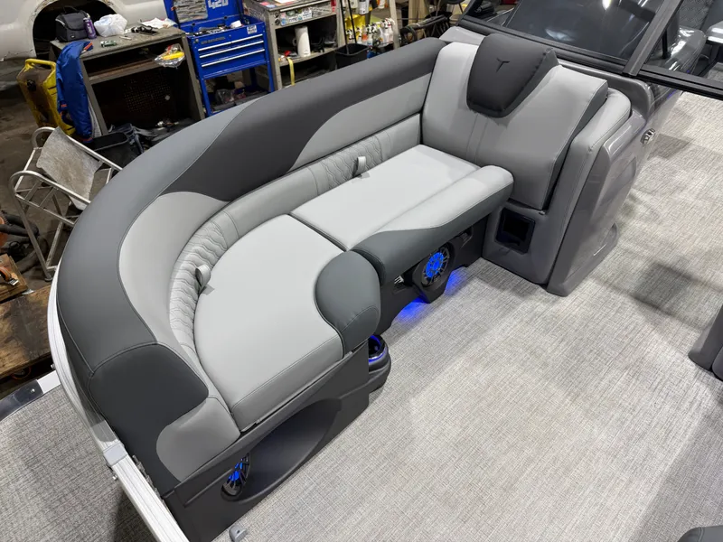 Slide: The Image of Tahoe LTZ 2385 Swingback (VRB) Windshield Tritoon & Honda 4-Stroke EFI 2026 - 8