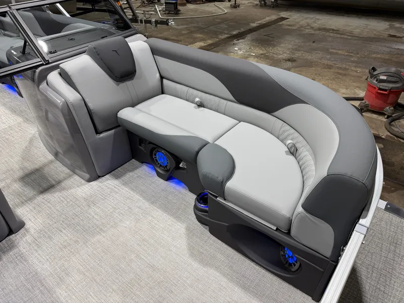 Slide: The Image of Tahoe LTZ 2385 Swingback (VRB) Windshield Tritoon & Honda 4-Stroke EFI 2026 - 9