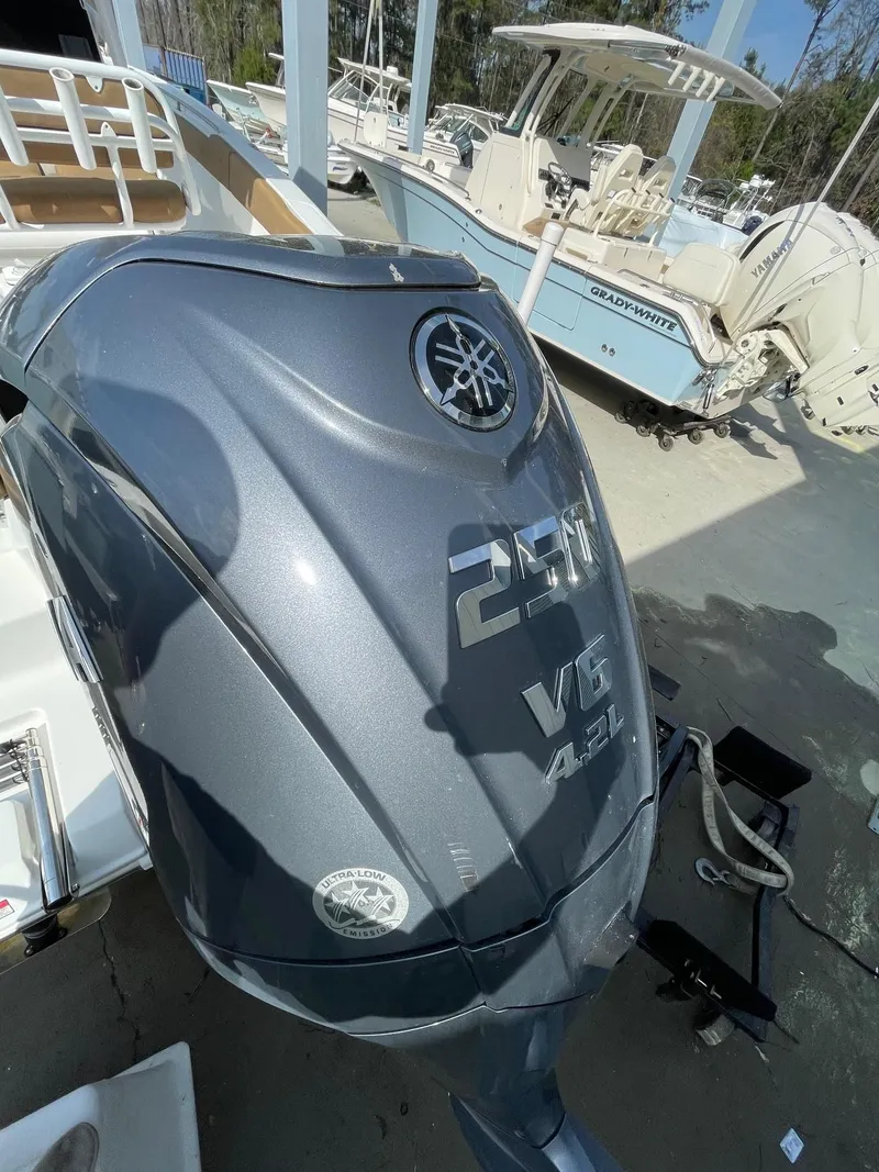 Slide: The Image of Sea Hunt Ultra 234 2022 - 12