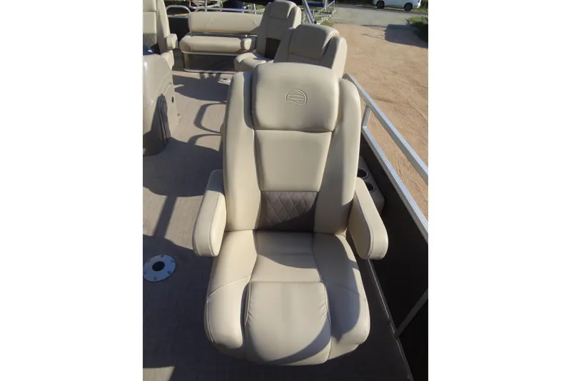 Slide: The Image of Luxurious seating on 2022 TRACKER MARINE Party Barge 24 DLX pontoon boat. - 25