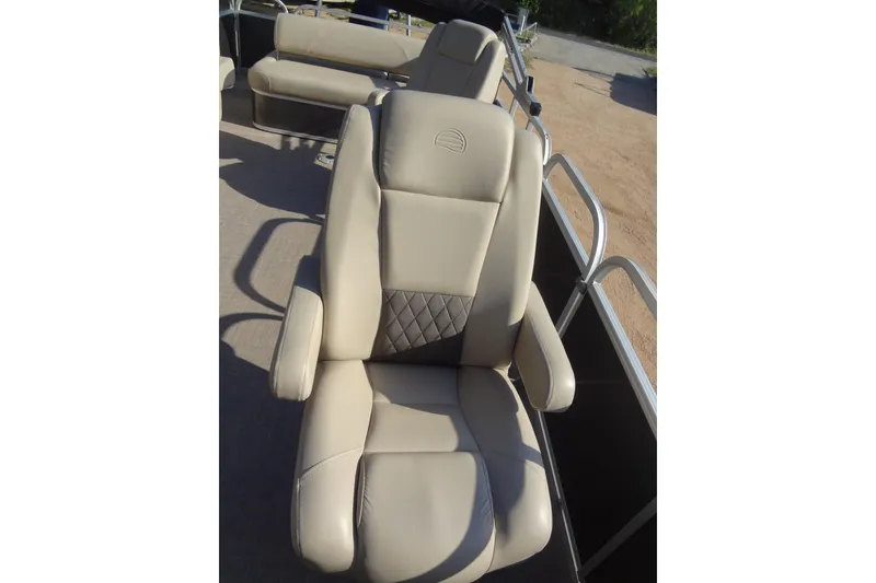 Slide: The Image of Luxurious seating on 2022 TRACKER MARINE Party Barge 24 DLX pontoon boat. - 26