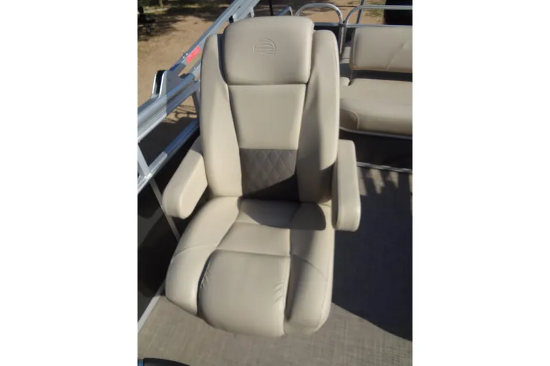 Slide: The Image of Luxurious seating on 2022 TRACKER MARINE Party Barge 24 DLX pontoon boat. - 30