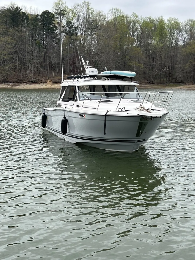 Slide: The Image of Cutwater C-288 Luxury Edition 2024 - 3