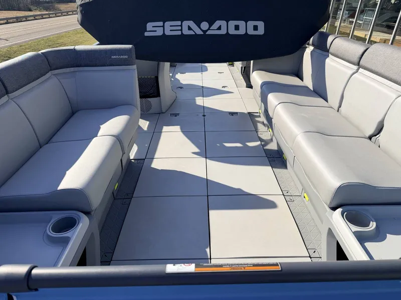 Slide: The Image of Sea-Doo Switch Cruise 170 21' - 46pl 2023 - 4