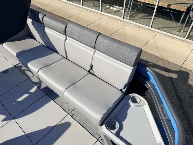 Slide: The Image of Sea-Doo Switch Cruise 170 21' - 46pl 2023 - 5