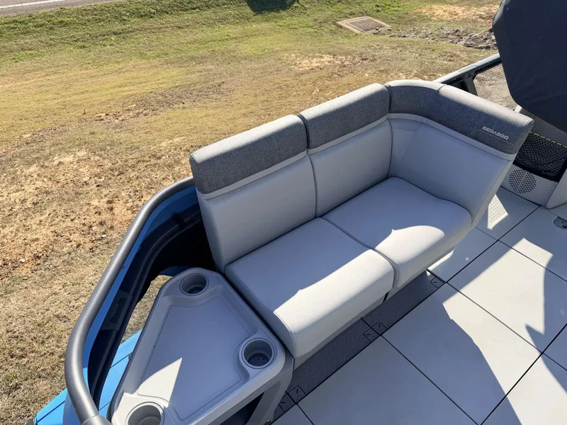 Slide: The Image of Sea-Doo Switch Cruise 170 21' - 46pl 2023 - 6