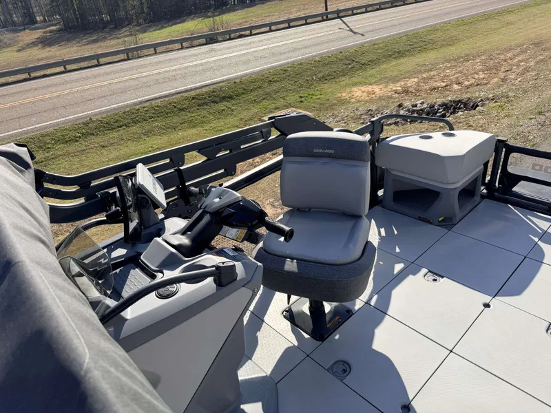 Slide: The Image of Sea-Doo Switch Cruise 170 21' - 46pl 2023 - 8