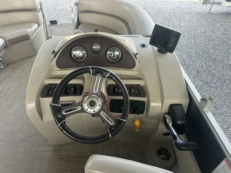 Slide: The Image of South Bay 200 Series 23 FOOT-150HP TRITOON 2018 - 10