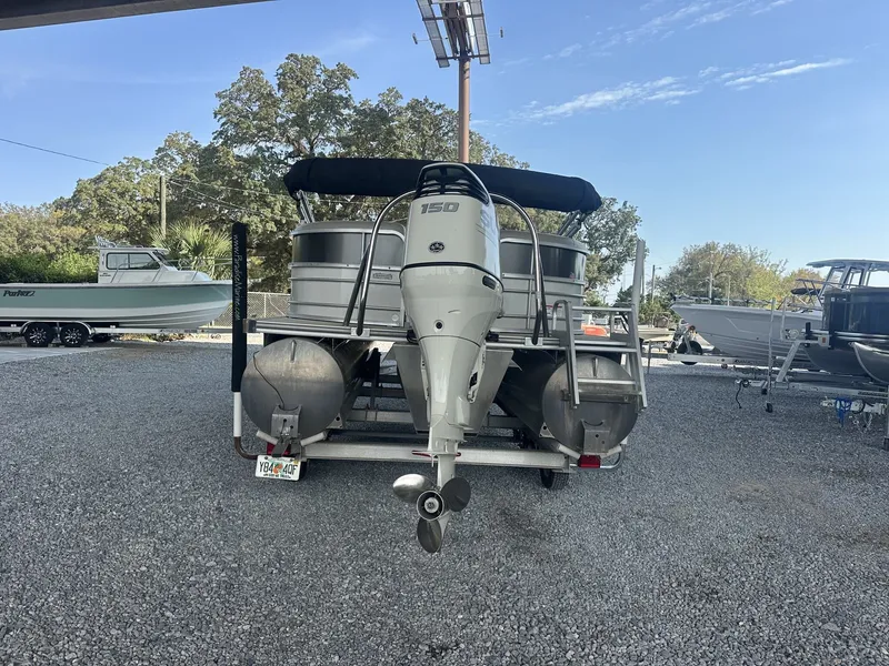Slide: The Image of South Bay 200 Series 23 FOOT-150HP TRITOON 2018 - 7