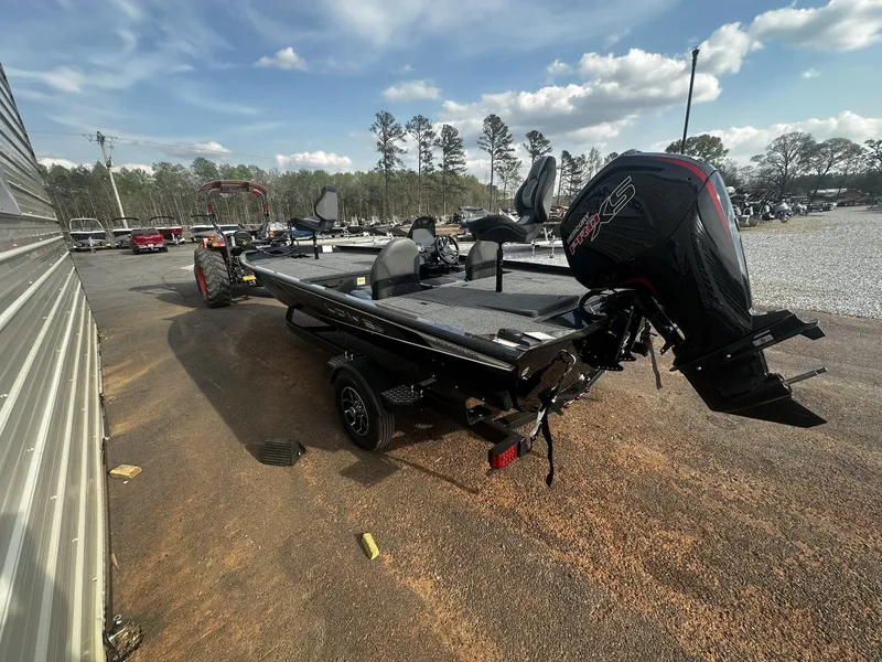 Slide: The Image of Lowe Stinger 195 2026 - 3