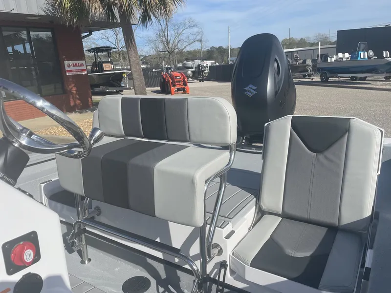 Slide: The Image of Vexus Defender 201 BAY-SUZUKI 115SS 2026 - 8