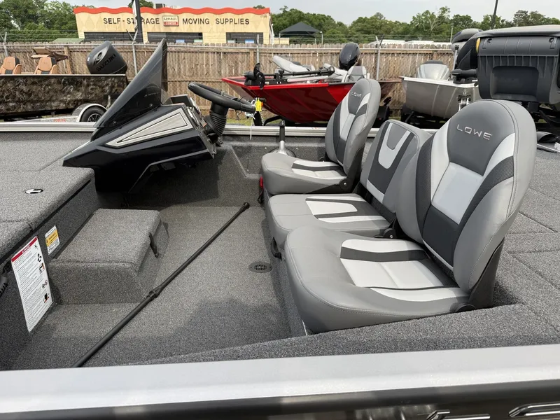 Slide: The Image of Lowe Stinger 195 Bass 2026 - 8