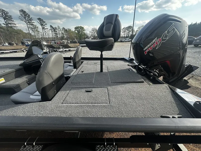 Slide: The Image of Lowe Stinger 195 2026 - 4