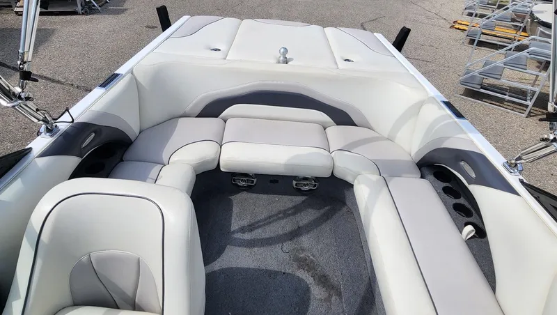 Slide: The Image of Malibu V-Ride Wakesetter 2008 - 17